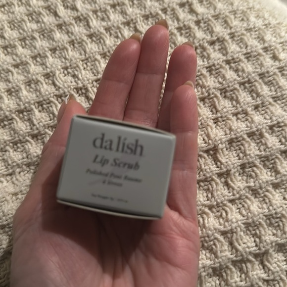 New da lish LIP SCRUB vegan - Picture 3 of 4